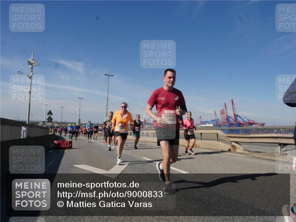 03.10.2025 - Köhlbrandbrückenlauf Matties Gatica Varas http://msf.ph/oto/9000833 03.10.2025 12:53:59 Position 2 5527 meine-sportfotos.de