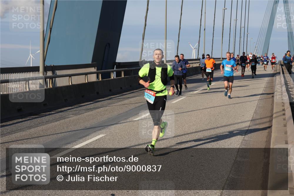 03.10.2025 - Köhlbrandbrückenlauf Julia Fischer http://msf.ph/oto/9000837 03.10.2025 09:36:46 Position 2  meine-sportfotos.de