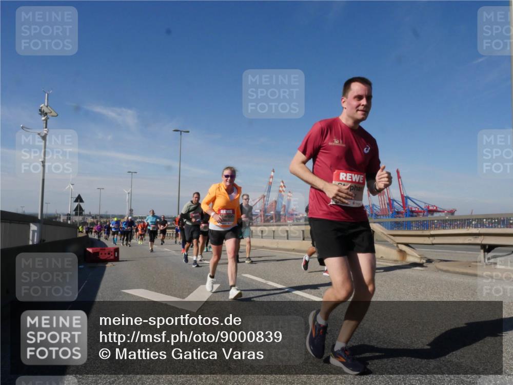 03.10.2025 - Köhlbrandbrückenlauf Matties Gatica Varas http://msf.ph/oto/9000839 03.10.2025 12:54:00 Position 2  meine-sportfotos.de