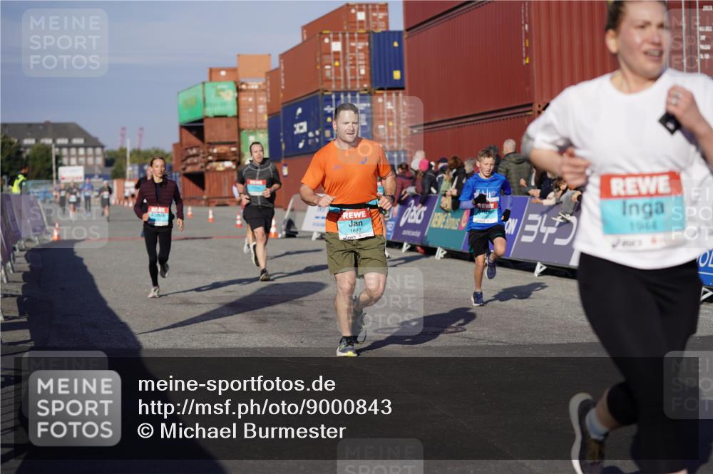03.10.2025 - Köhlbrandbrückenlauf Michael Burmester http://msf.ph/oto/9000843 03.10.2025 10:05:04 Ziel 1033, 1211, 1346, 1406, 1477, 1622, 1944, 2920, 3409, 3721, 3741 meine-sportfotos.de