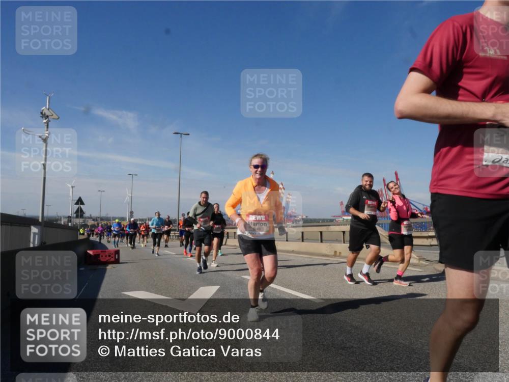 03.10.2025 - Köhlbrandbrückenlauf Matties Gatica Varas http://msf.ph/oto/9000844 03.10.2025 12:54:00 Position 2 4848 meine-sportfotos.de