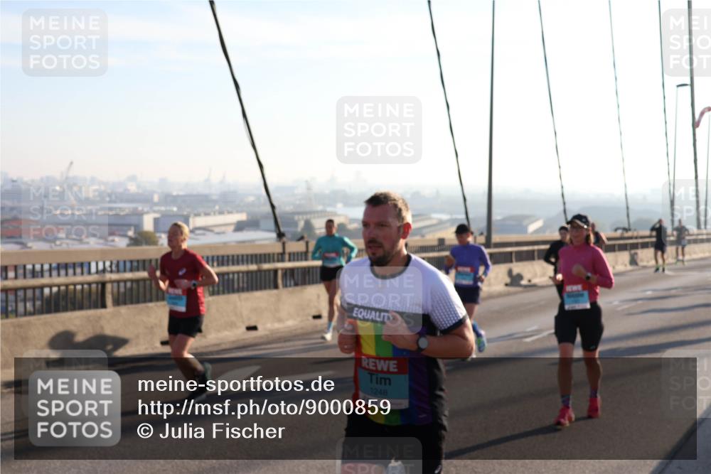 03.10.2025 - Köhlbrandbrückenlauf Julia Fischer http://msf.ph/oto/9000859 03.10.2025 09:22:20 Position 1 1248 meine-sportfotos.de
