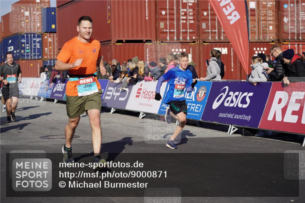 03.10.2025 - Köhlbrandbrückenlauf Michael Burmester http://msf.ph/oto/9000871 03.10.2025 10:05:05 Ziel 1033, 1211, 1239, 1346, 1359, 1406, 1477, 1622, 1944, 2920, 3409, 3721 meine-sportfotos.de