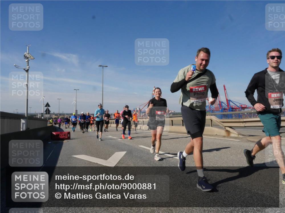 03.10.2025 - Köhlbrandbrückenlauf Matties Gatica Varas http://msf.ph/oto/9000881 03.10.2025 12:54:02 Position 2 6180, 657 meine-sportfotos.de