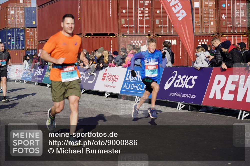 03.10.2025 - Köhlbrandbrückenlauf Michael Burmester http://msf.ph/oto/9000886 03.10.2025 10:05:05 Ziel 1033, 1211, 1239, 1346, 1359, 1406, 1477, 1622, 1944, 2920, 3409, 3721 meine-sportfotos.de