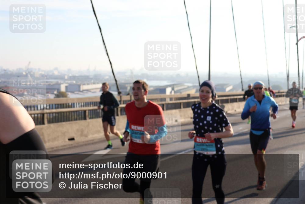 03.10.2025 - Köhlbrandbrückenlauf Julia Fischer http://msf.ph/oto/9000901 03.10.2025 09:22:29 Position 1  meine-sportfotos.de