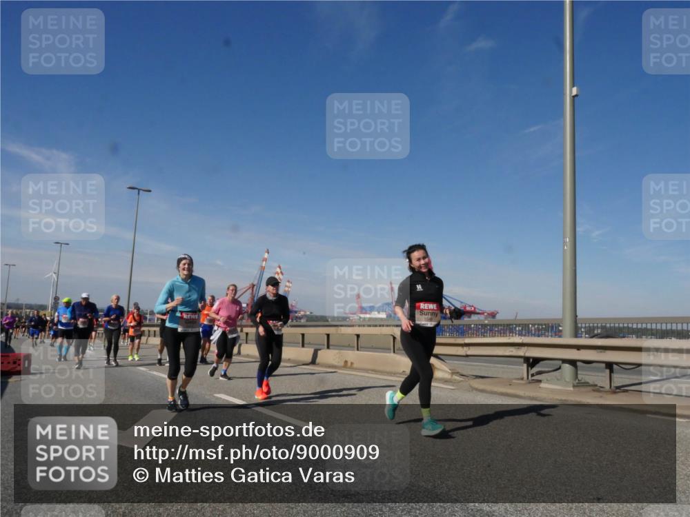 03.10.2025 - Köhlbrandbrückenlauf Matties Gatica Varas http://msf.ph/oto/9000909 03.10.2025 12:54:04 Position 2  meine-sportfotos.de