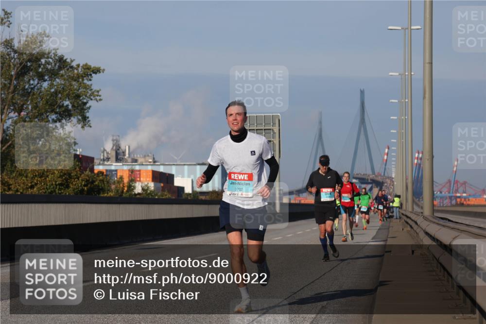 03.10.2025 - Köhlbrandbrückenlauf Luisa Fischer http://msf.ph/oto/9000922 03.10.2025 10:42:56 Position 3 3702 meine-sportfotos.de
