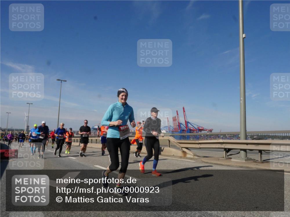 03.10.2025 - Köhlbrandbrückenlauf Matties Gatica Varas http://msf.ph/oto/9000923 03.10.2025 12:54:05 Position 2  meine-sportfotos.de
