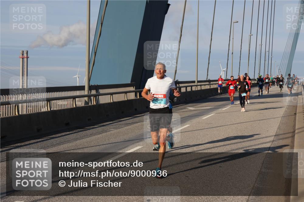 03.10.2025 - Köhlbrandbrückenlauf Julia Fischer http://msf.ph/oto/9000936 03.10.2025 09:37:02 Position 2 1048 meine-sportfotos.de