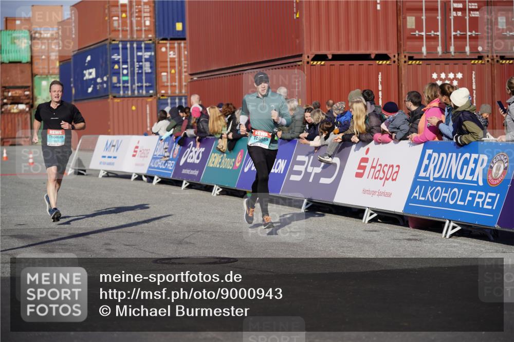 03.10.2025 - Köhlbrandbrückenlauf Michael Burmester http://msf.ph/oto/9000943 03.10.2025 10:05:09 Ziel 1033, 1239, 1346, 1359, 1622, 2920, 3409, 3721 meine-sportfotos.de