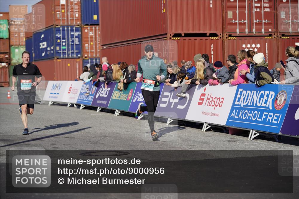 03.10.2025 - Köhlbrandbrückenlauf Michael Burmester http://msf.ph/oto/9000956 03.10.2025 10:05:09 Ziel 1033, 1239, 1346, 1359, 1622, 2920, 3409, 3721 meine-sportfotos.de