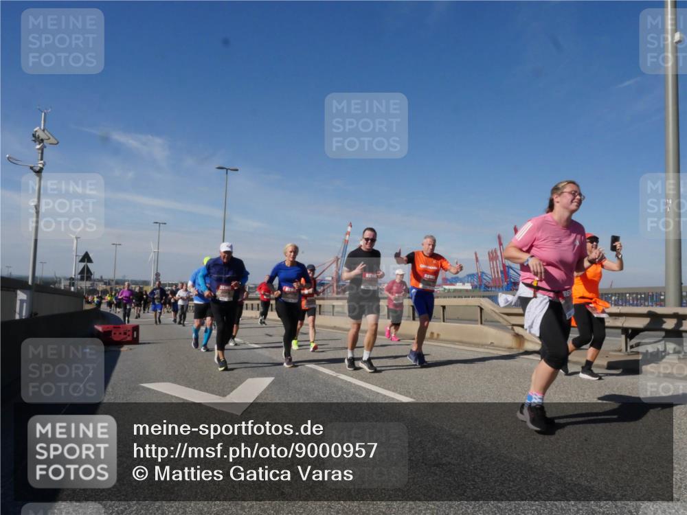 03.10.2025 - Köhlbrandbrückenlauf Matties Gatica Varas http://msf.ph/oto/9000957 03.10.2025 12:54:07 Position 2  meine-sportfotos.de