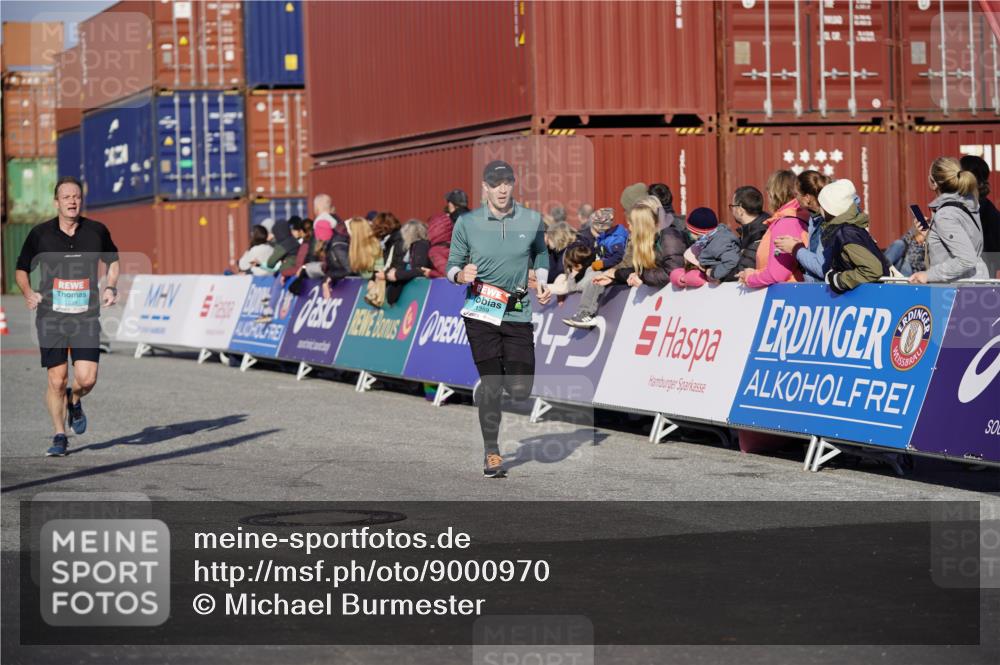 03.10.2025 - Köhlbrandbrückenlauf Michael Burmester http://msf.ph/oto/9000970 03.10.2025 10:05:09 Ziel 1033, 1239, 1346, 1359, 1622, 2920, 3409, 3721 meine-sportfotos.de