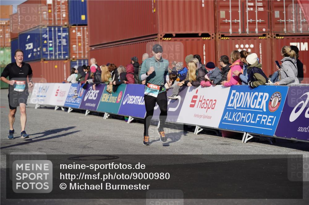 03.10.2025 - Köhlbrandbrückenlauf Michael Burmester http://msf.ph/oto/9000980 03.10.2025 10:05:09 Ziel 1033, 1239, 1346, 1359, 1622, 2920, 3409, 3721 meine-sportfotos.de