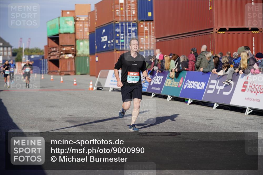 03.10.2025 - Köhlbrandbrückenlauf Michael Burmester http://msf.ph/oto/9000990 03.10.2025 10:05:10 Ziel 1033, 1239, 1346, 1359, 2920, 3409, 3721 meine-sportfotos.de