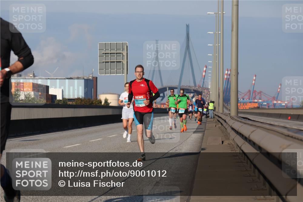 03.10.2025 - Köhlbrandbrückenlauf Luisa Fischer http://msf.ph/oto/9001012 03.10.2025 10:43:02 Position 3 3490 meine-sportfotos.de