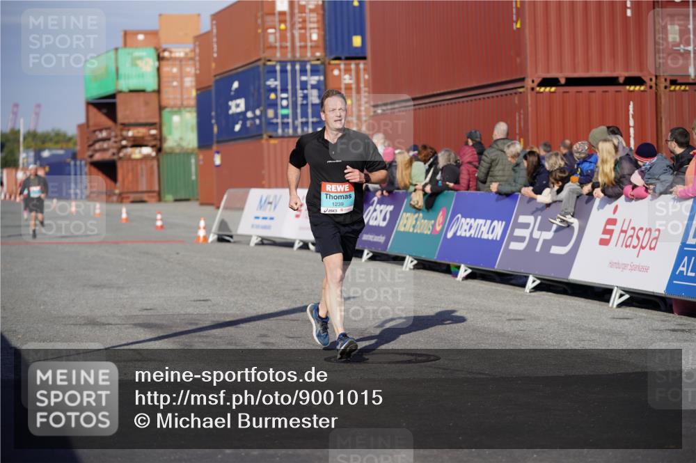 03.10.2025 - Köhlbrandbrückenlauf Michael Burmester http://msf.ph/oto/9001015 03.10.2025 10:05:10 Ziel 1033, 1239, 1346, 1359, 2920, 3409, 3721 meine-sportfotos.de