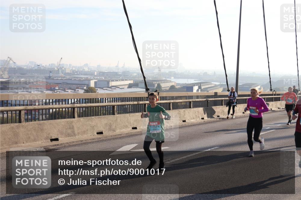 03.10.2025 - Köhlbrandbrückenlauf Julia Fischer http://msf.ph/oto/9001017 03.10.2025 09:22:57 Position 1 3498 meine-sportfotos.de