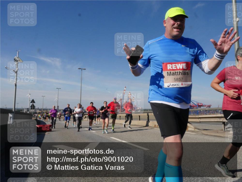 03.10.2025 - Köhlbrandbrückenlauf Matties Gatica Varas http://msf.ph/oto/9001020 03.10.2025 12:54:11 Position 2 400, 5857 meine-sportfotos.de