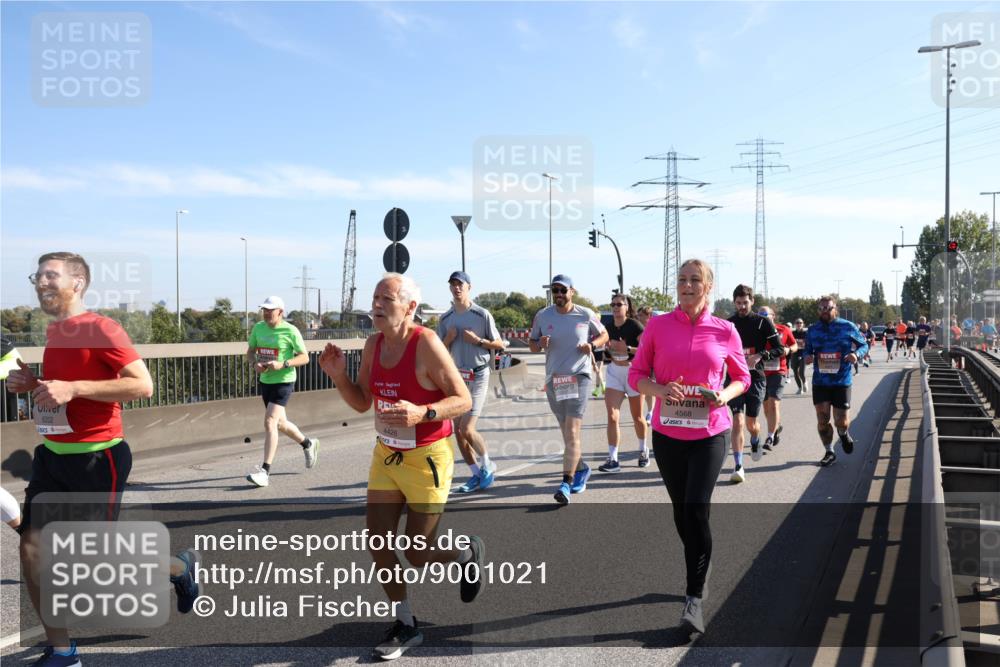 03.10.2025 - Köhlbrandbrückenlauf Julia Fischer http://msf.ph/oto/9001021 03.10.2025 12:16:41 Position 3 6202, 4426, 4568 meine-sportfotos.de