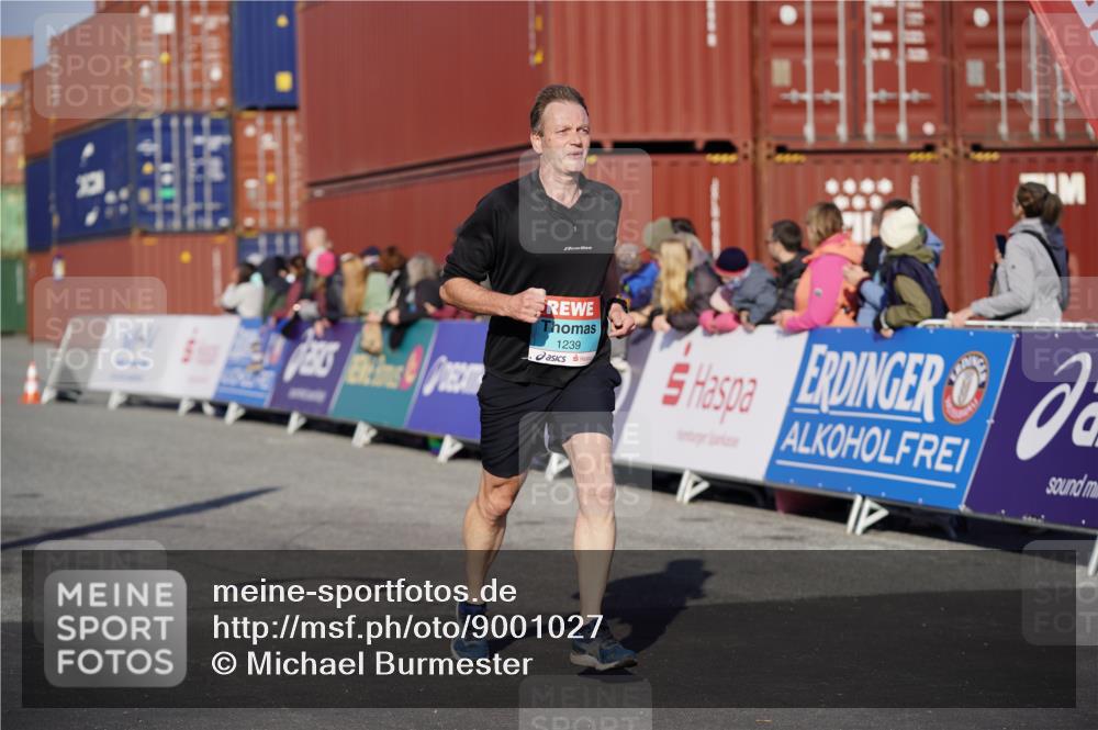 03.10.2025 - Köhlbrandbrückenlauf Michael Burmester http://msf.ph/oto/9001027 03.10.2025 10:05:11 Ziel 1033, 1239, 1346, 1359, 2920, 3409, 3721 meine-sportfotos.de