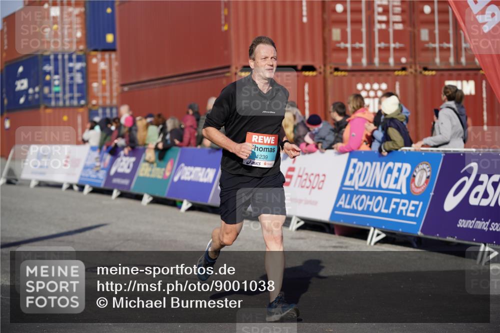 03.10.2025 - Köhlbrandbrückenlauf Michael Burmester http://msf.ph/oto/9001038 03.10.2025 10:05:11 Ziel 1033, 1239, 1346, 1359, 2920, 3409, 3721 meine-sportfotos.de