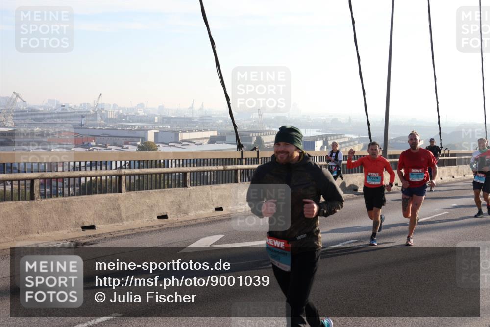 03.10.2025 - Köhlbrandbrückenlauf Julia Fischer http://msf.ph/oto/9001039 03.10.2025 09:23:00 Position 1 2959 meine-sportfotos.de