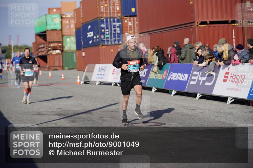 03.10.2025 - Köhlbrandbrückenlauf Michael Burmester http://msf.ph/oto/9001049 03.10.2025 10:05:16 Ziel 1239, 1359, 2661, 3679, 3842 meine-sportfotos.de