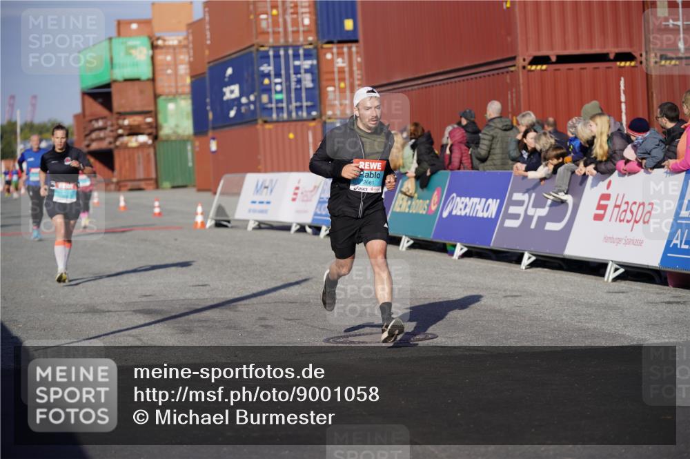 03.10.2025 - Köhlbrandbrückenlauf Michael Burmester http://msf.ph/oto/9001058 03.10.2025 10:05:16 Ziel 1239, 1359, 2661, 3679, 3842 meine-sportfotos.de