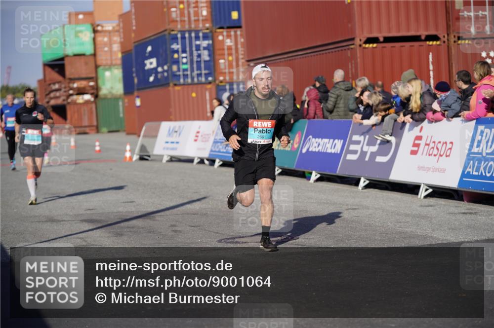 03.10.2025 - Köhlbrandbrückenlauf Michael Burmester http://msf.ph/oto/9001064 03.10.2025 10:05:17 Ziel 1239, 1359, 2661, 3679, 3842 meine-sportfotos.de