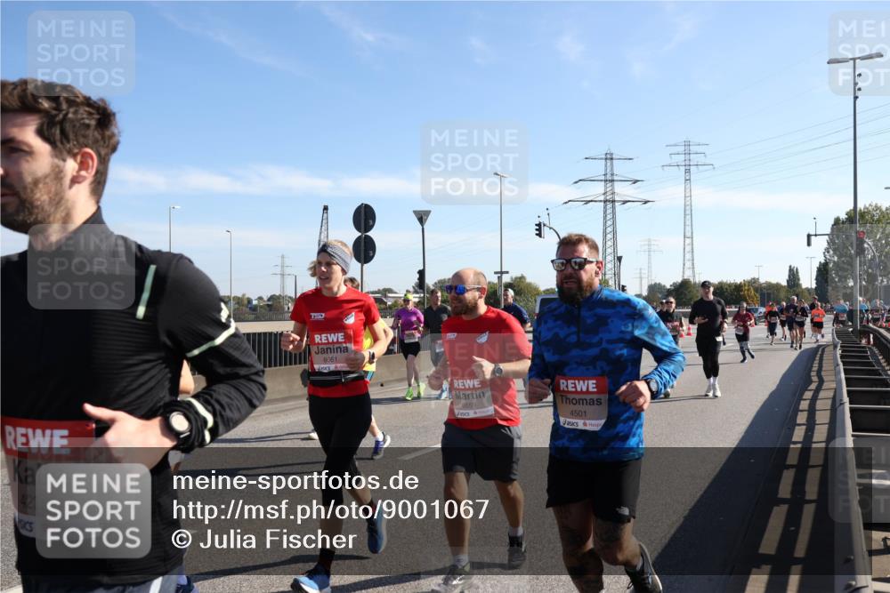 03.10.2025 - Köhlbrandbrückenlauf Julia Fischer http://msf.ph/oto/9001067 03.10.2025 12:16:43 Position 3 4236, 6661, 6659, 4501 meine-sportfotos.de