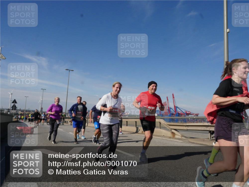 03.10.2025 - Köhlbrandbrückenlauf Matties Gatica Varas http://msf.ph/oto/9001070 03.10.2025 12:54:14 Position 2  meine-sportfotos.de
