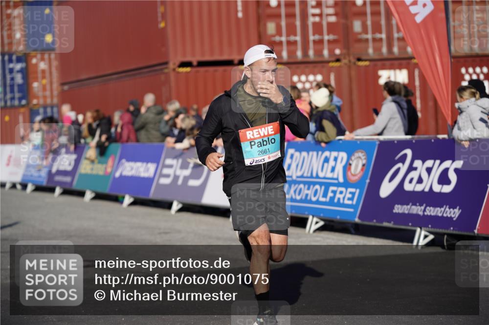 03.10.2025 - Köhlbrandbrückenlauf Michael Burmester http://msf.ph/oto/9001075 03.10.2025 10:05:18 Ziel 2084, 2661, 3679, 3842 meine-sportfotos.de
