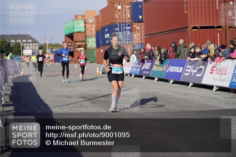 03.10.2025 - Köhlbrandbrückenlauf Michael Burmester http://msf.ph/oto/9001095 03.10.2025 10:05:19 Ziel 1385, 2084, 2661, 3679, 3842 meine-sportfotos.de