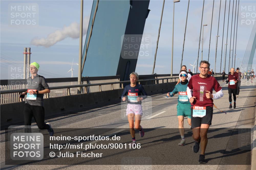 03.10.2025 - Köhlbrandbrückenlauf Julia Fischer http://msf.ph/oto/9001106 03.10.2025 09:37:29 Position 2 1275, 1086, 1103, 1090 meine-sportfotos.de