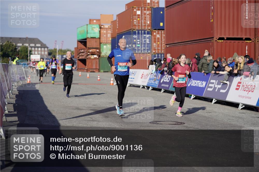 03.10.2025 - Köhlbrandbrückenlauf Michael Burmester http://msf.ph/oto/9001136 03.10.2025 10:05:22 Ziel 1385, 2084, 2661, 3679, 3842 meine-sportfotos.de