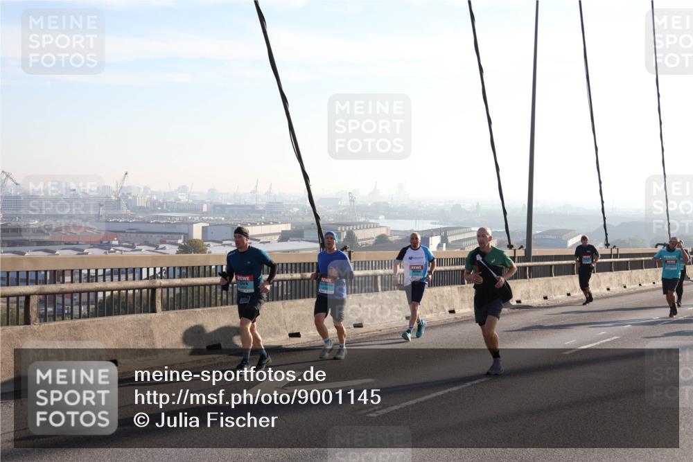 03.10.2025 - Köhlbrandbrückenlauf Julia Fischer http://msf.ph/oto/9001145 03.10.2025 09:23:18 Position 1  meine-sportfotos.de