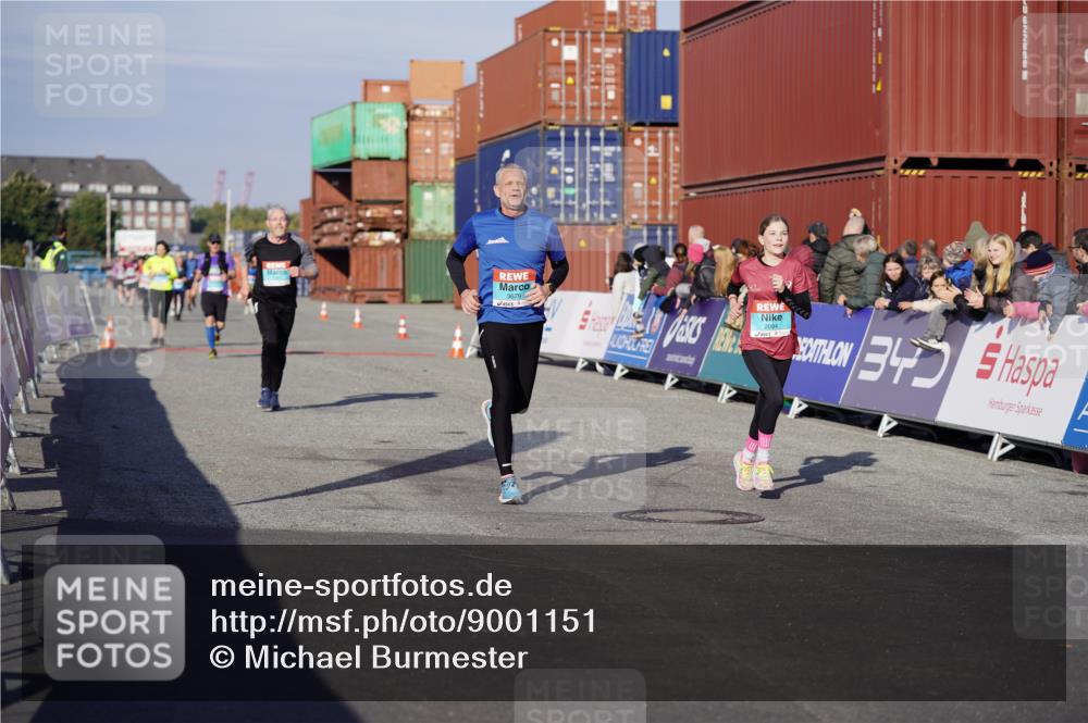 03.10.2025 - Köhlbrandbrückenlauf Michael Burmester http://msf.ph/oto/9001151 03.10.2025 10:05:22 Ziel 1385, 2084, 2661, 3679, 3842 meine-sportfotos.de