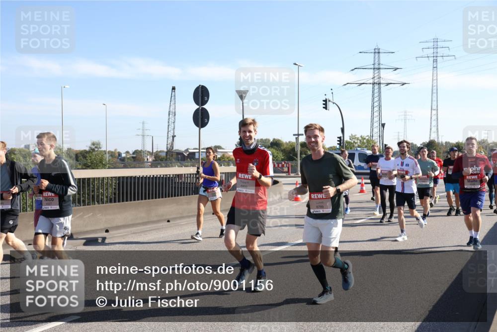 03.10.2025 - Köhlbrandbrückenlauf Julia Fischer http://msf.ph/oto/9001156 03.10.2025 12:16:57 Position 3 4527, 6800, 6799 meine-sportfotos.de