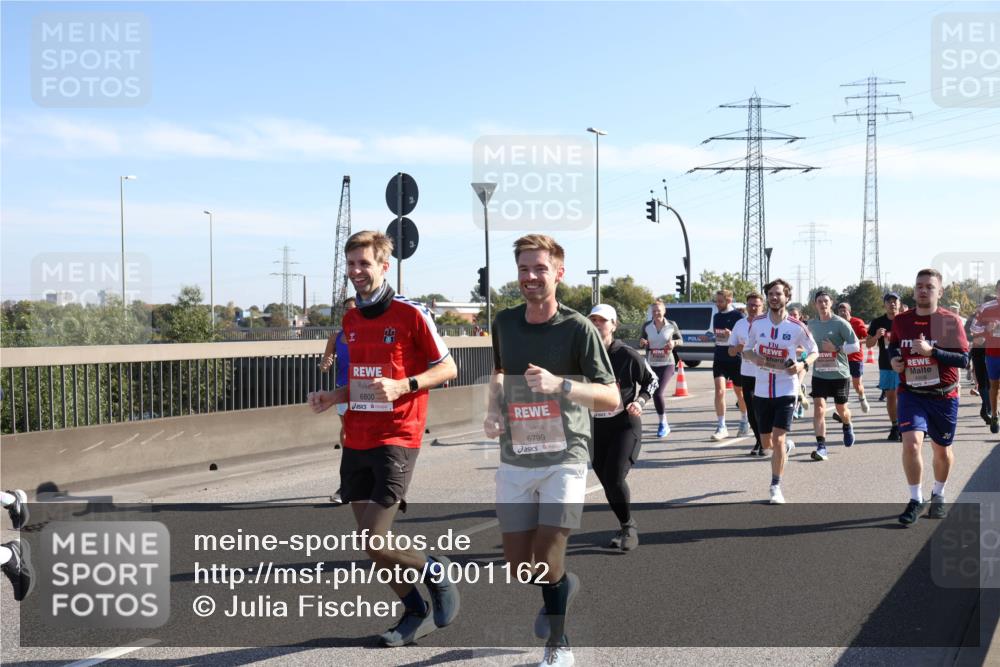 03.10.2025 - Köhlbrandbrückenlauf Julia Fischer http://msf.ph/oto/9001162 03.10.2025 12:16:58 Position 3 6800, 6799 meine-sportfotos.de