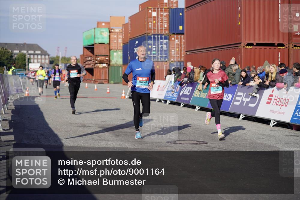 03.10.2025 - Köhlbrandbrückenlauf Michael Burmester http://msf.ph/oto/9001164 03.10.2025 10:05:22 Ziel 1385, 2084, 2661, 3679, 3842 meine-sportfotos.de