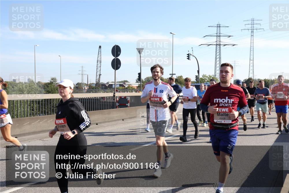 03.10.2025 - Köhlbrandbrückenlauf Julia Fischer http://msf.ph/oto/9001166 03.10.2025 12:16:59 Position 3 4559, 4628, 4908, 20 meine-sportfotos.de