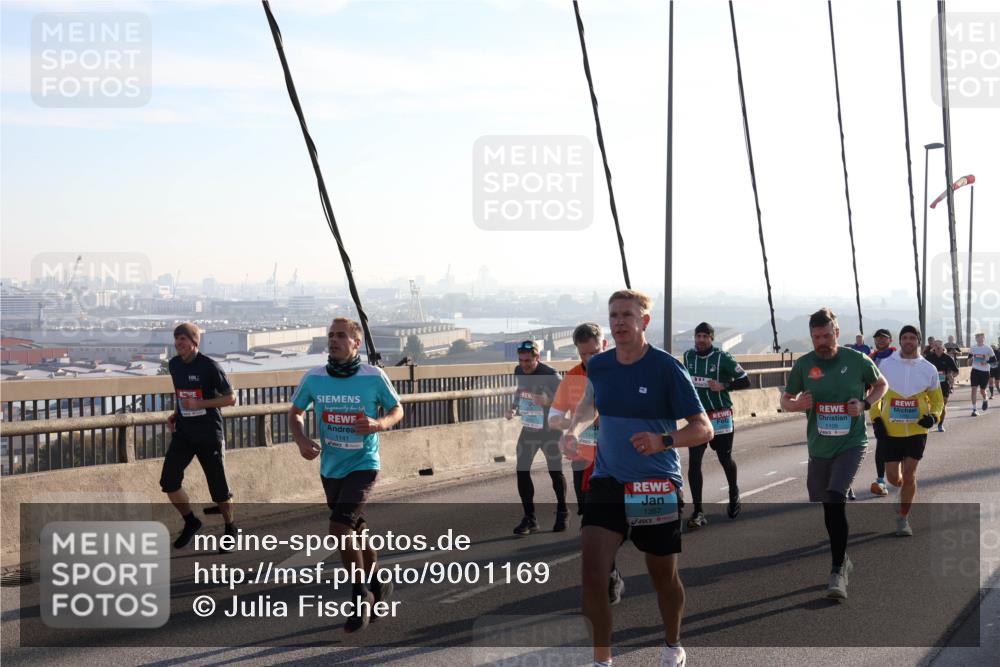 03.10.2025 - Köhlbrandbrückenlauf Julia Fischer http://msf.ph/oto/9001169 03.10.2025 09:23:23 Position 1 1141, 1357, 1105 meine-sportfotos.de