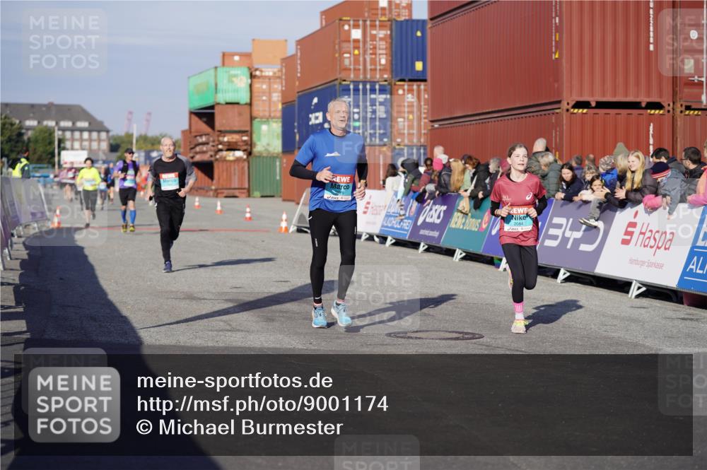 03.10.2025 - Köhlbrandbrückenlauf Michael Burmester http://msf.ph/oto/9001174 03.10.2025 10:05:22 Ziel 1385, 2084, 2661, 3679, 3842 meine-sportfotos.de