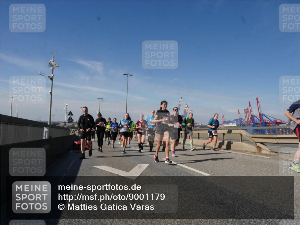 03.10.2025 - Köhlbrandbrückenlauf Matties Gatica Varas http://msf.ph/oto/9001179 03.10.2025 12:54:22 Position 2  meine-sportfotos.de