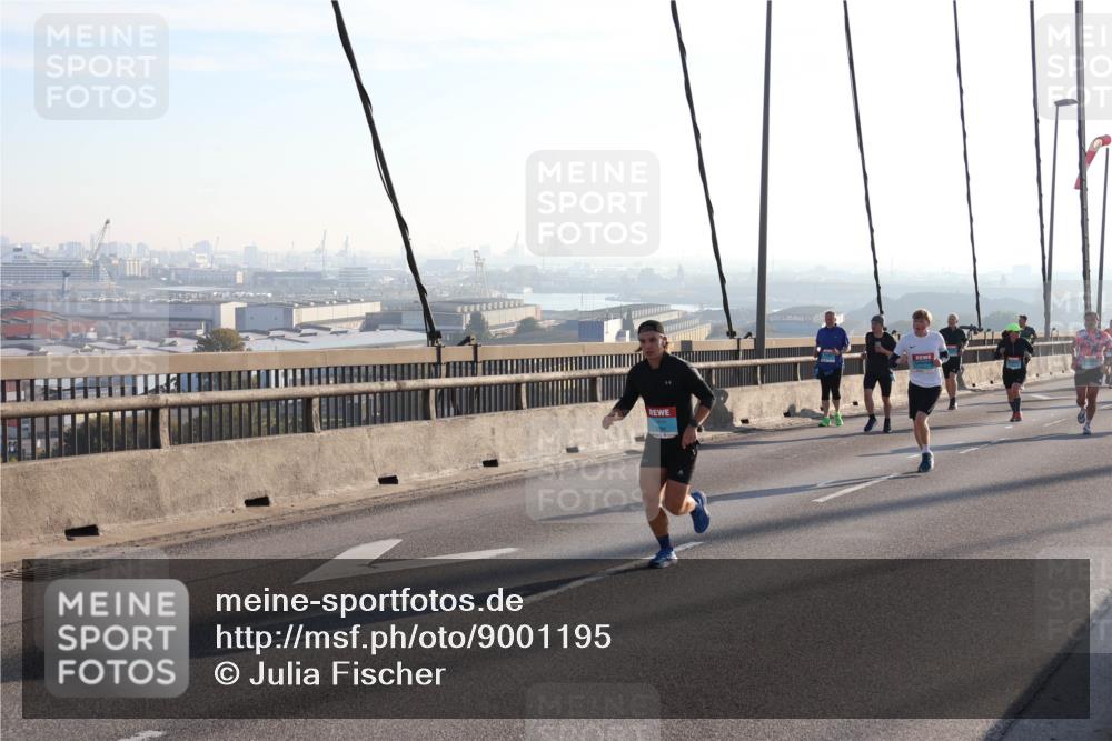 03.10.2025 - Köhlbrandbrückenlauf Julia Fischer http://msf.ph/oto/9001195 03.10.2025 09:23:28 Position 1  meine-sportfotos.de