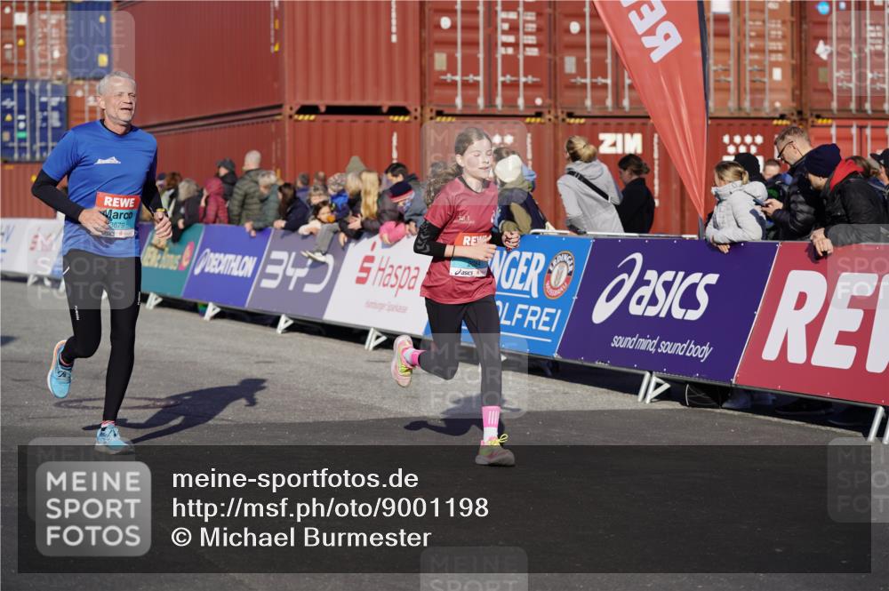 03.10.2025 - Köhlbrandbrückenlauf Michael Burmester http://msf.ph/oto/9001198 03.10.2025 10:05:23 Ziel 1385, 1415, 2084, 2661, 3679, 3842 meine-sportfotos.de