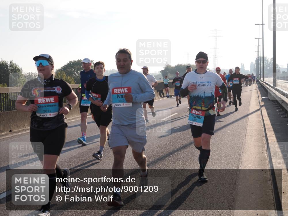 03.10.2025 - Köhlbrandbrückenlauf Fabian Wolf http://msf.ph/oto/9001209 03.10.2025 09:17:28 Position 3 3011, 3300, 3542, 3280 meine-sportfotos.de