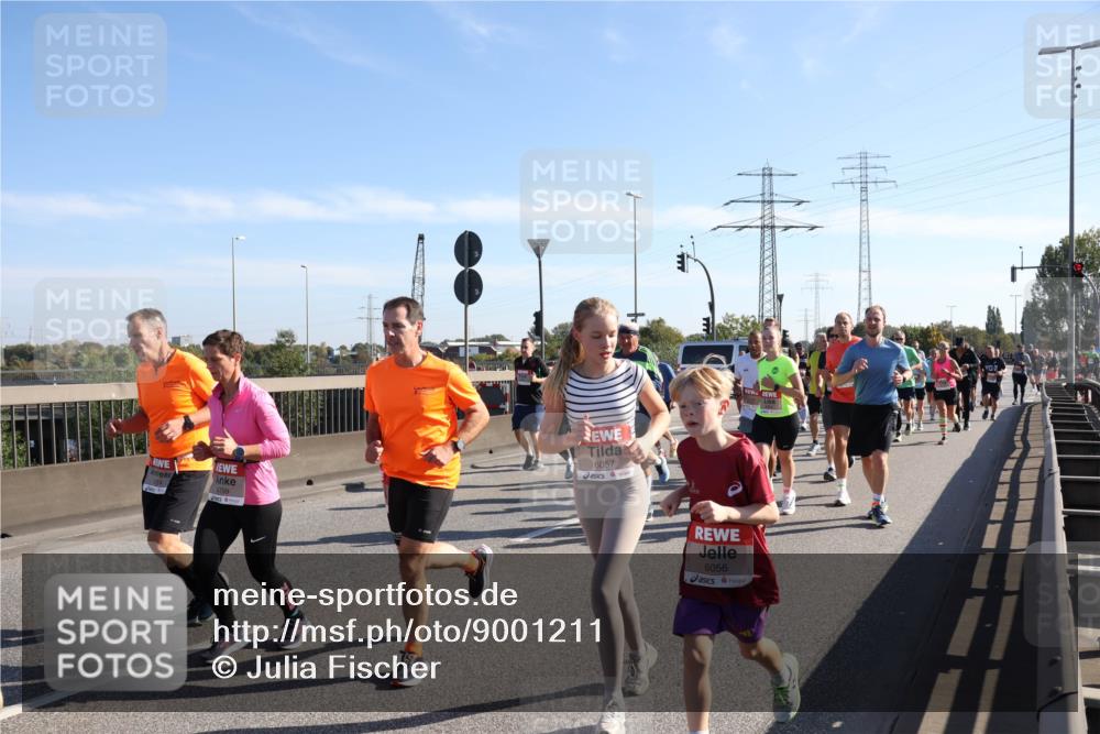 03.10.2025 - Köhlbrandbrückenlauf Julia Fischer http://msf.ph/oto/9001211 03.10.2025 12:17:04 Position 3 4799, 6057, 6056 meine-sportfotos.de